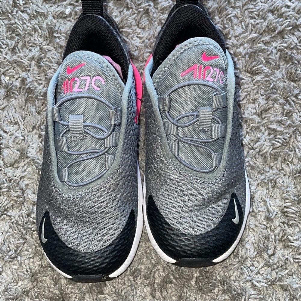 Nike 270’s size 9c excellent condition barely worn